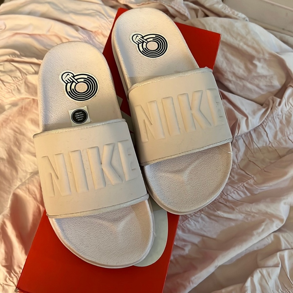 Barely rose women’s Nike off court slide - NEW w tags